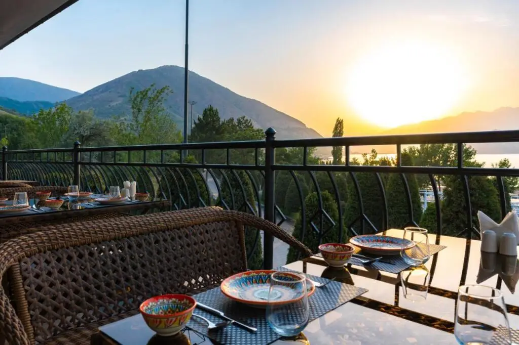 Бурчмулла: Pyramids Resorts, Charvak