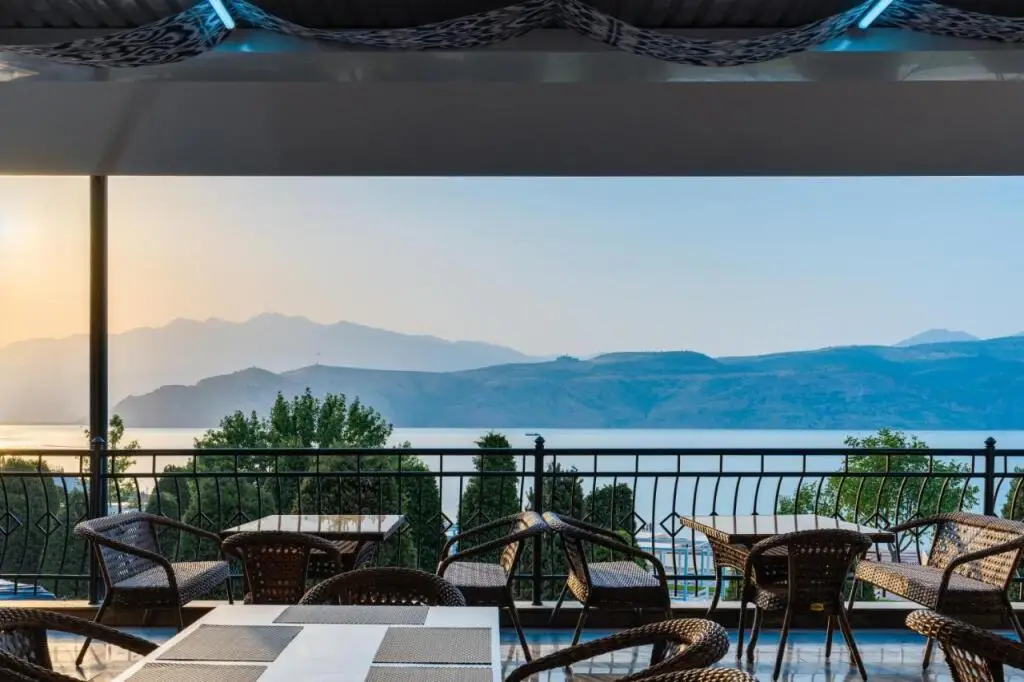 Бурчмулла: Pyramids Resorts, Charvak