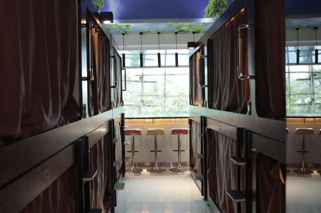 Гонконг: SNOOZE Capsule Hotel