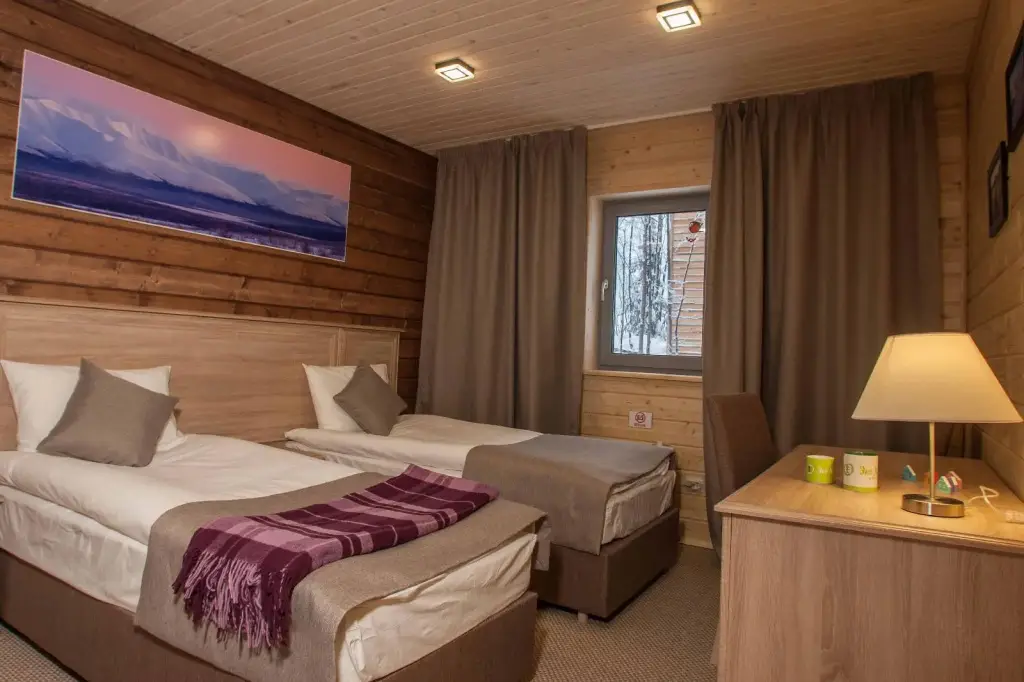 Кола: Отель Eco-home