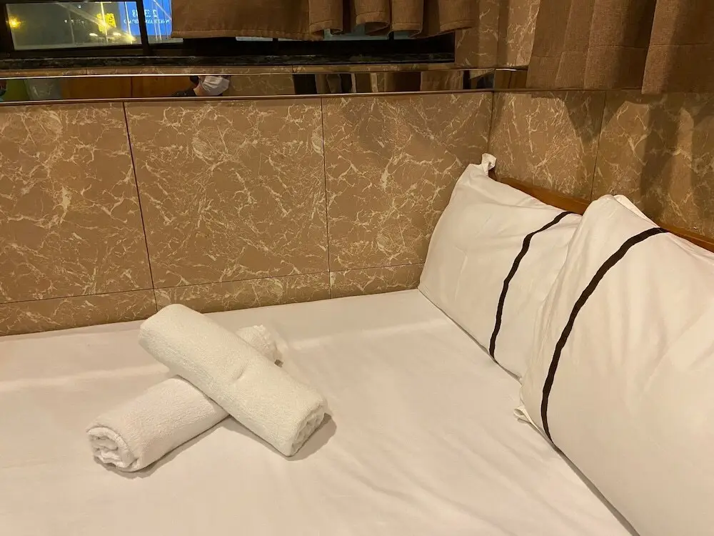 Гонконг: Famous Guesthouse