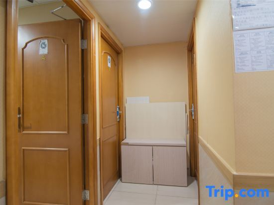 Ever Easy Hotel (Mongkok MTR Exit E1) — фото 1