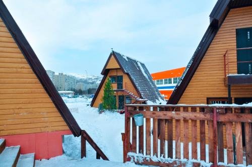 Мурманск: Guest house on Dolina Uyuta 1a