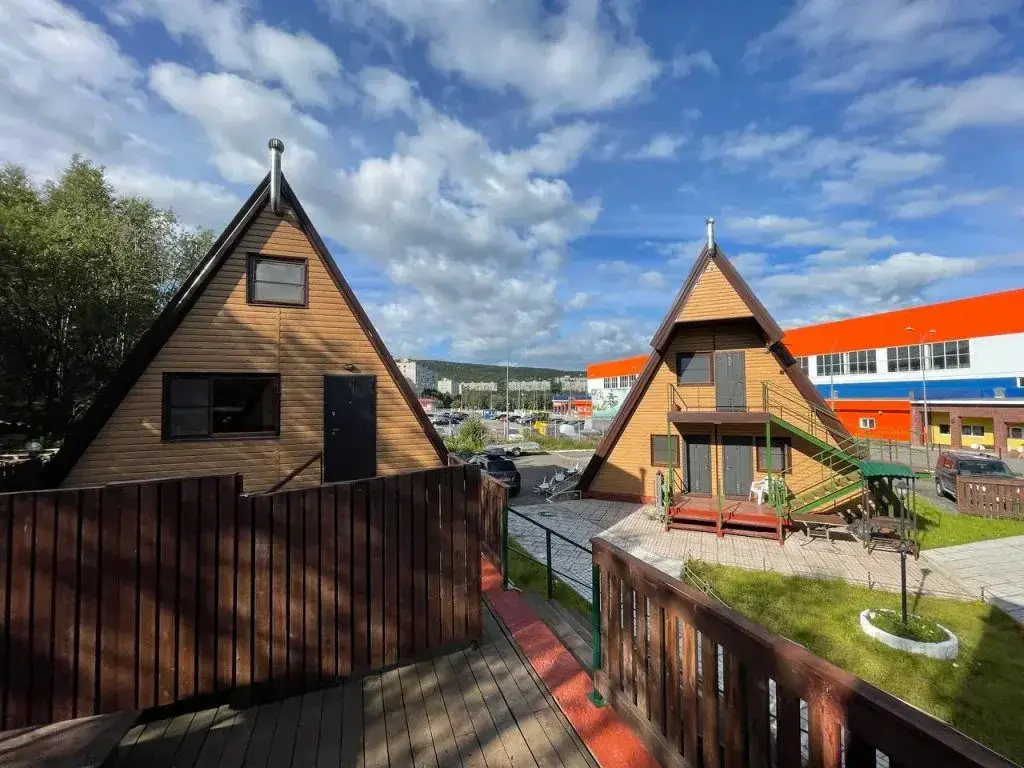 Мурманск: Guest house on Dolina Uyuta 1a