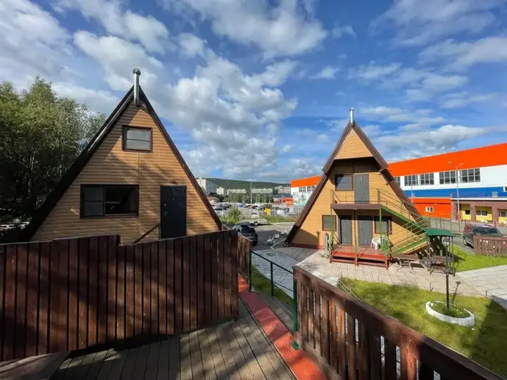Мурманск: Guest house on Dolina Uyuta 1a