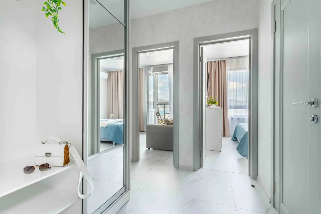 Новороссийск: Квартира с Панорамным Видом на Море и Горы от Home Group