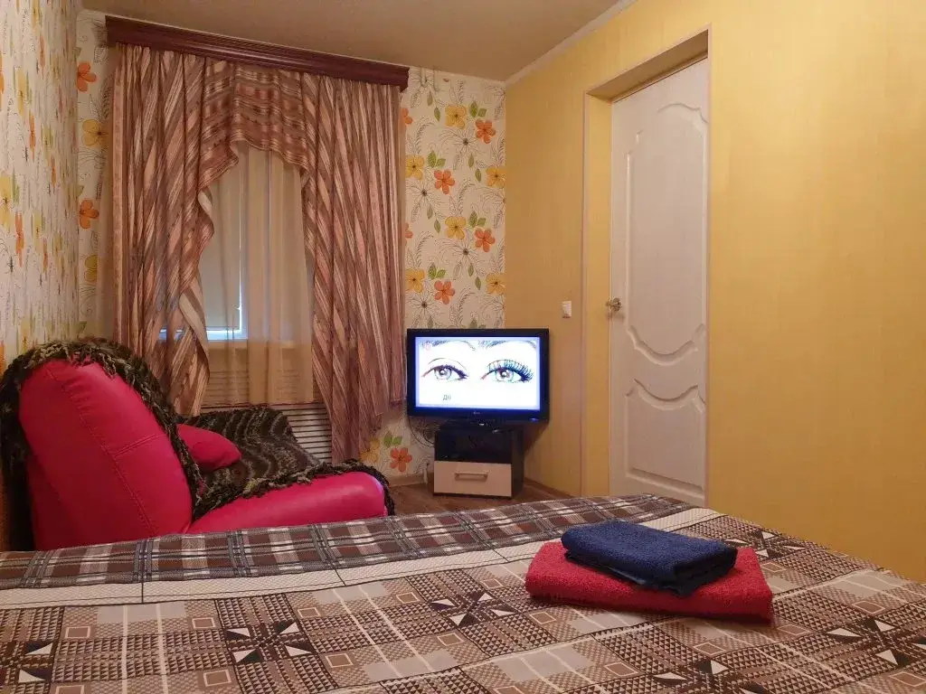Мурманск: Na Vorovskogo 4/22 Apartments