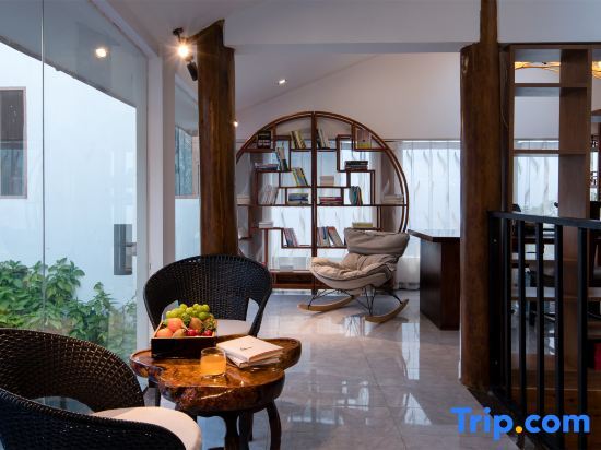 Лицзян: Lijiang Time · Linxi Senxi Snow Mountain Scenic Holiday Hotel