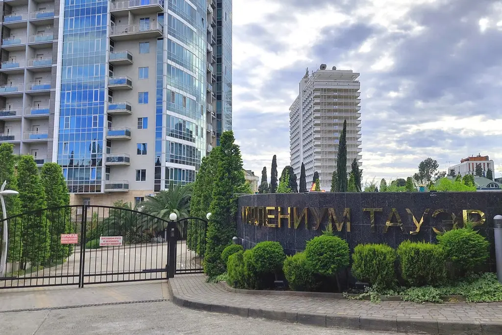 Сочи: Апартаменты на первой линии в центре 029