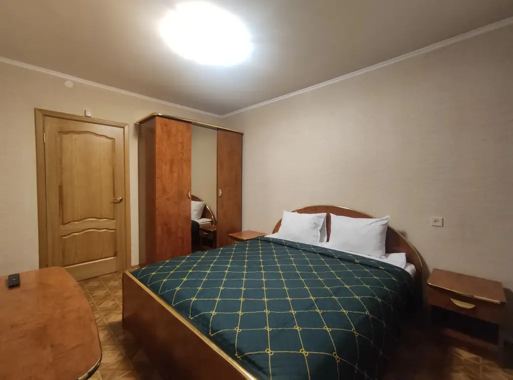 Тюмень: Апартаменты 3-комнатные OCHRE APARTAMENT от Акварель.flat у Нефтегазового университета