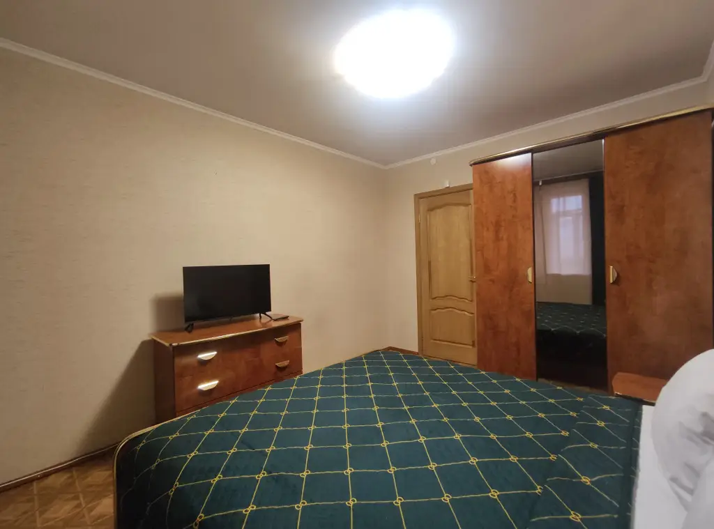 Тюмень: Апартаменты 3-комнатные OCHRE APARTAMENT от Акварель.flat у Нефтегазового университета