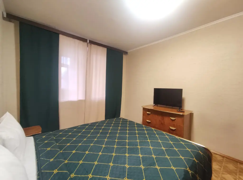 Тюмень: Апартаменты 3-комнатные OCHRE APARTAMENT от Акварель.flat у Нефтегазового университета