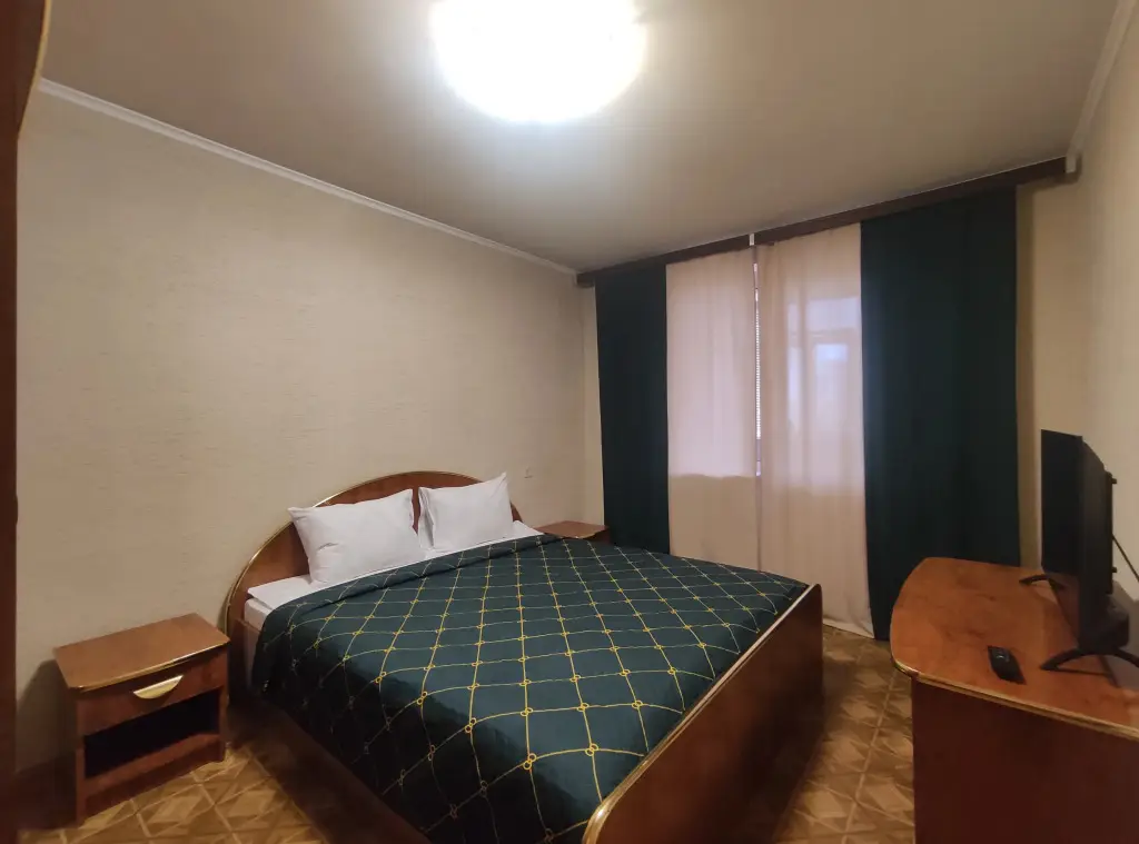 Тюмень: Апартаменты 3-комнатные OCHRE APARTAMENT от Акварель.flat у Нефтегазового университета