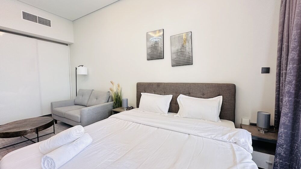 Дубай: Luxury Studio Apartment Canal View Business Bay Free Parking by Belvilla