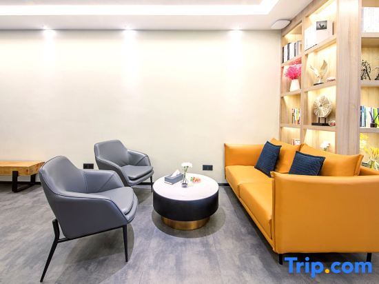 Чэнду: Youth Sunshine Hotel (Chengdu Chadianzi Subway Station Longhu Xichen Tianjie Branch)