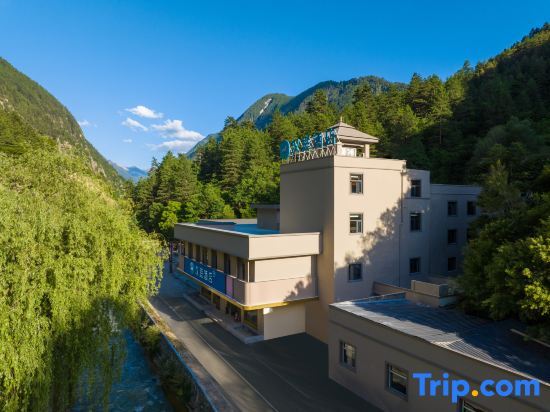 Hanting Hotel in Jiuzhaigou Scenic Area — фото 1