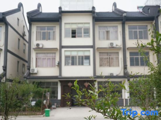 Цзясинь: Yijia Xiaoju Inn Wuzhen