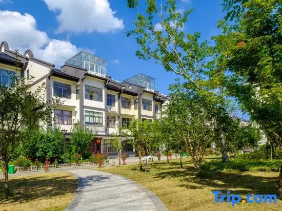 Цзясинь: Yijia Xiaoju Inn Wuzhen