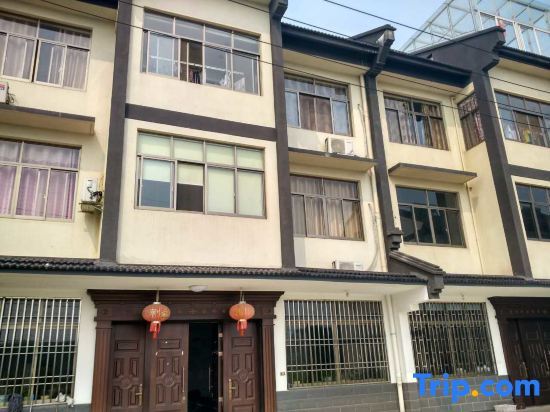 Цзясинь: Yijia Xiaoju Inn Wuzhen