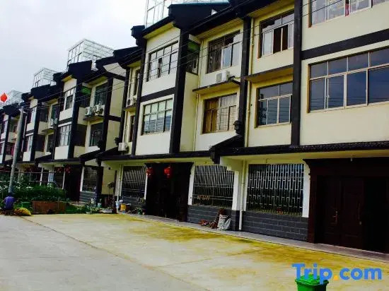 Цзясинь: Yijia Xiaoju Inn Wuzhen