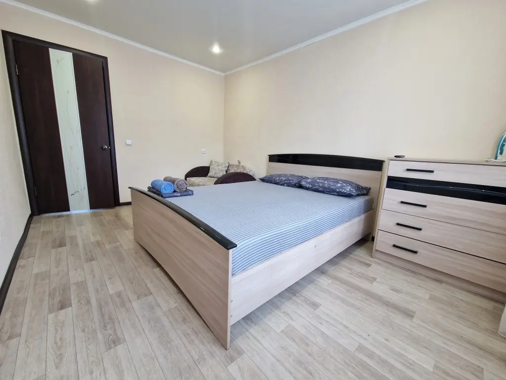 Альметьевск: Квартира Виталий HouseRent Двухкомнатная по ул. Шевченко, 80