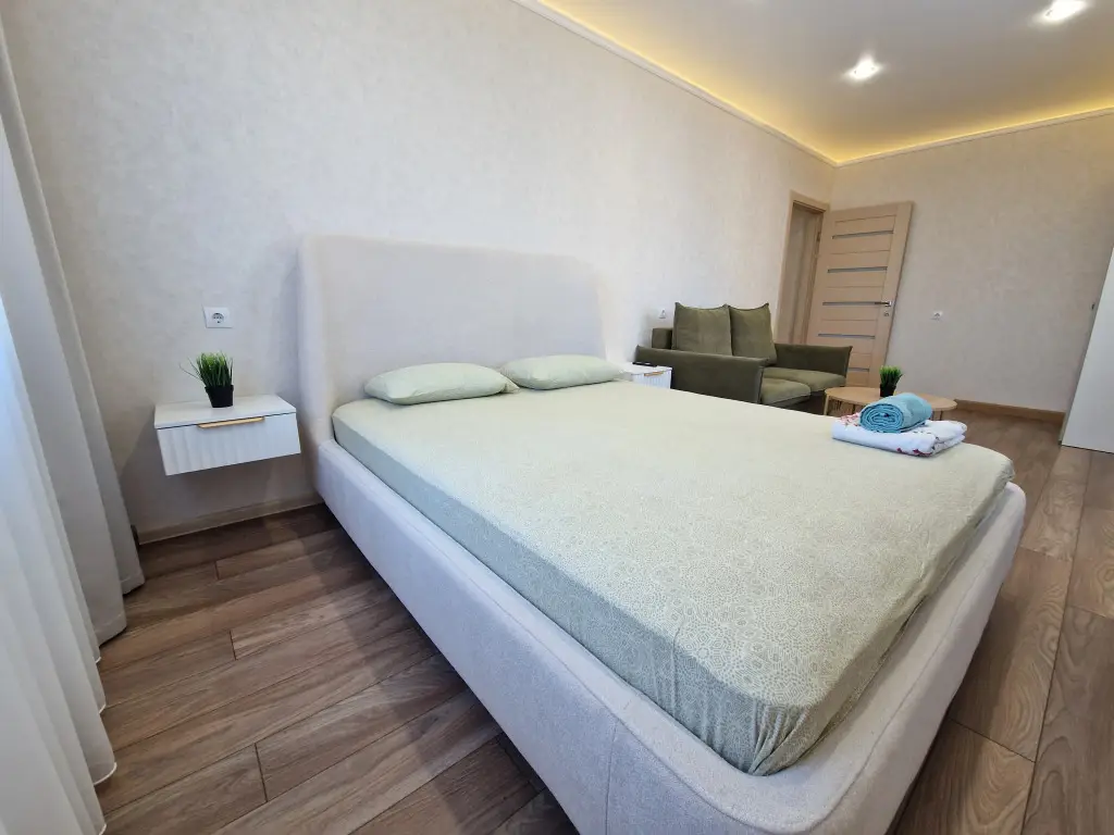 Альметьевск: Квартира Виталий HouseRent Трёхкомнатная по ул. Рината Галеева, 31