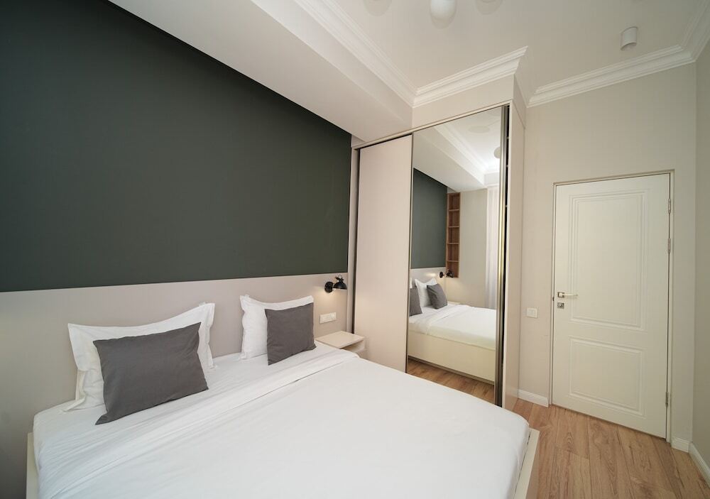 Ереван: Modern 1-bedroom apartment by Sweet Home