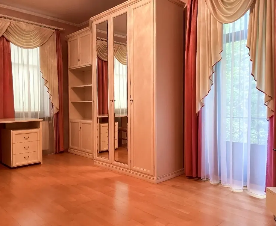 Калининград: Квартира на Огарёва 32