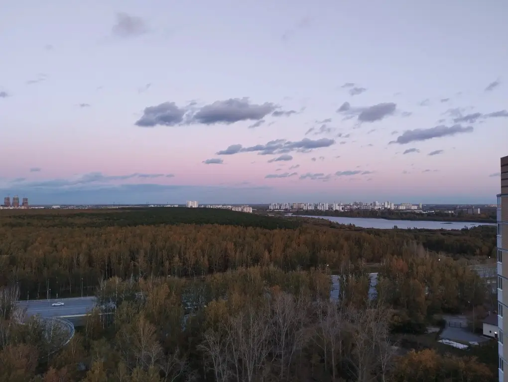 Тюмень: Квартира Студия с видом на лес и озеро