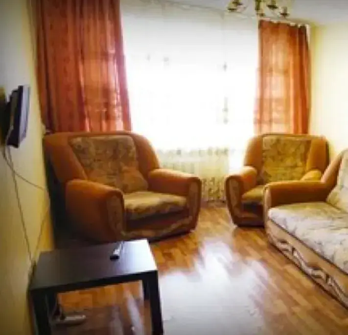 Бийск: Apartments on Kommunarskiy pr. 27