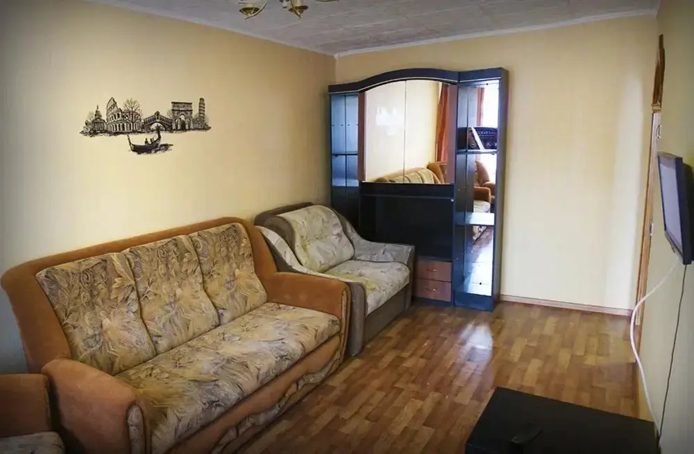 Бийск: Apartments on Kommunarskiy pr. 27