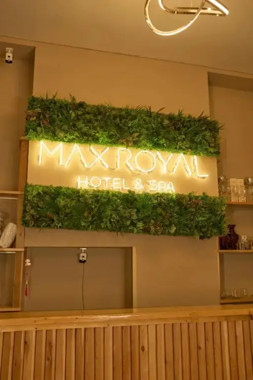 Royal Max hotel & spa — фото 1