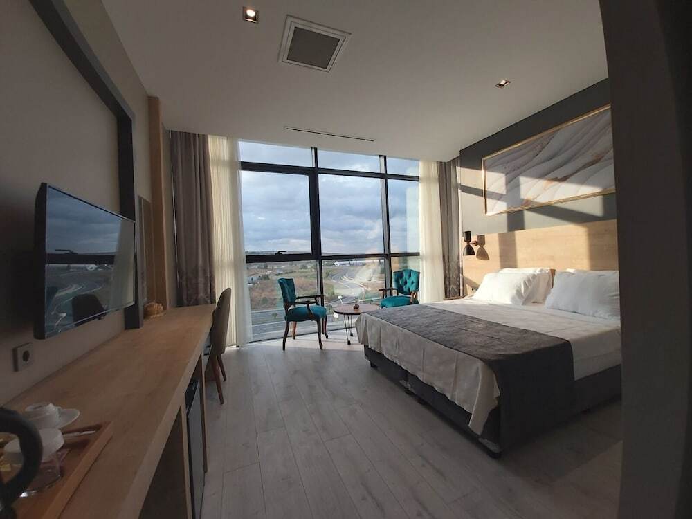 Чешмели: Mills Hotel