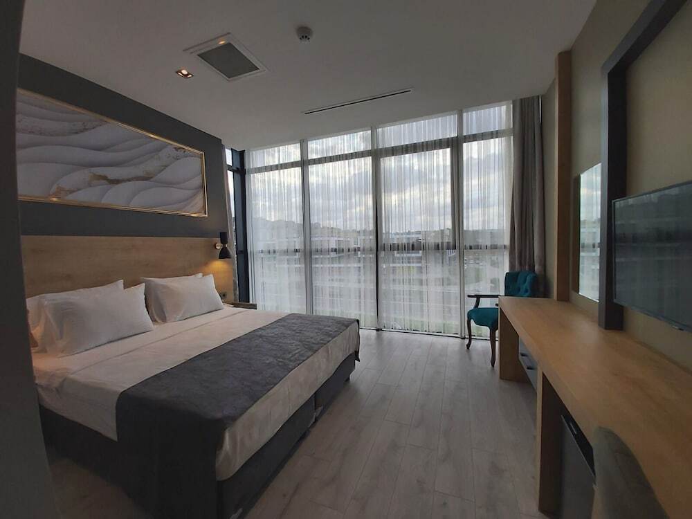 Чешмели: Mills Hotel