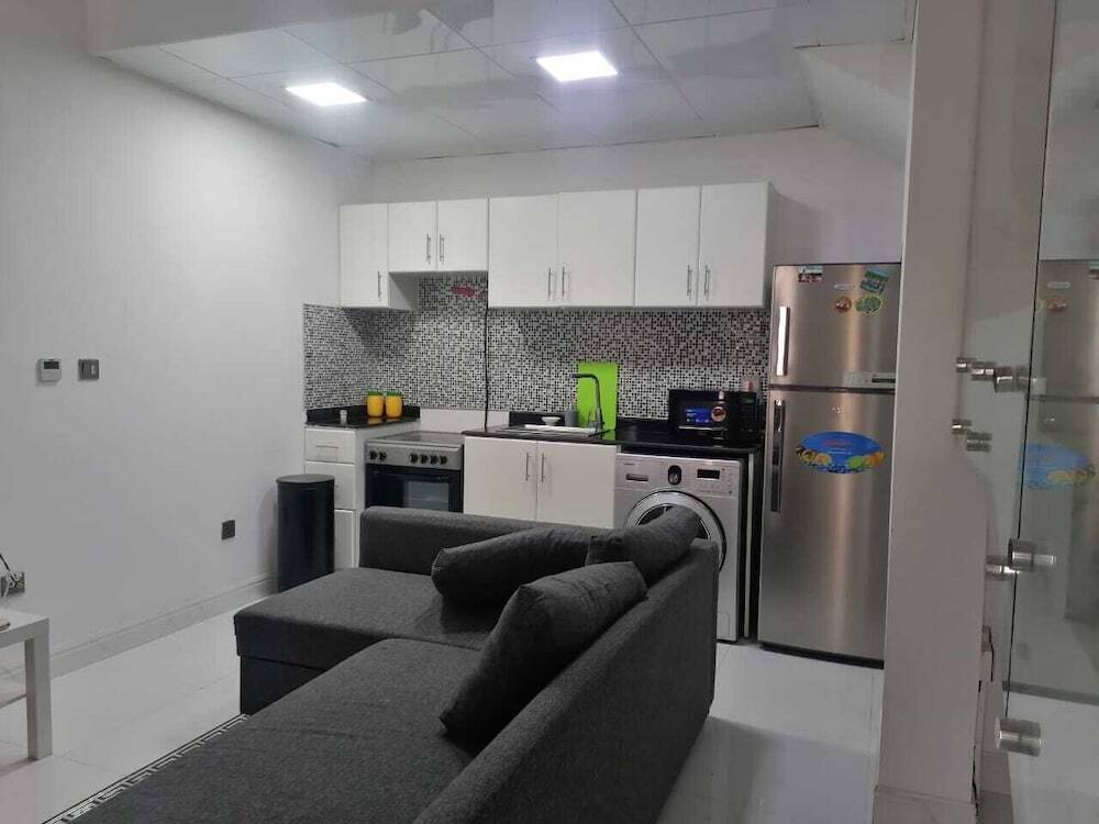 Дубай: Family-friendly Villa Play Area Pool