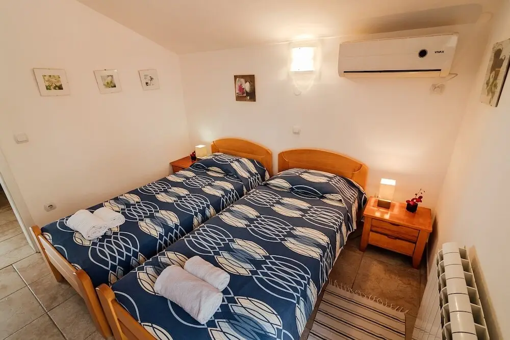 Доброта: Spacious 4BR Beach House, Fantastic Sea Views