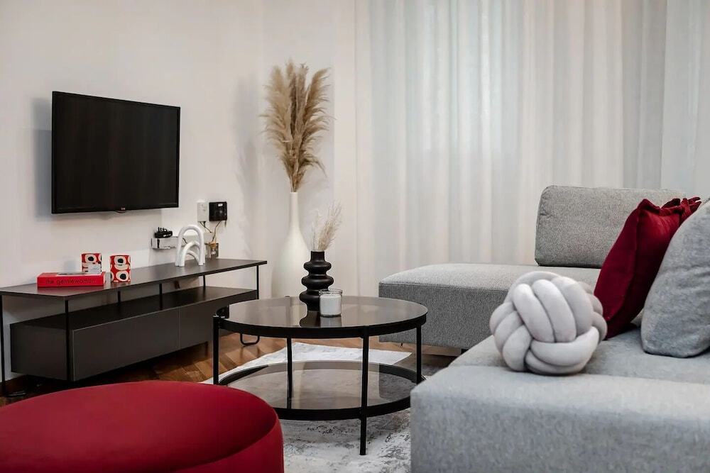 Дубай: Spacious 2BR apartment in Marina Crown
