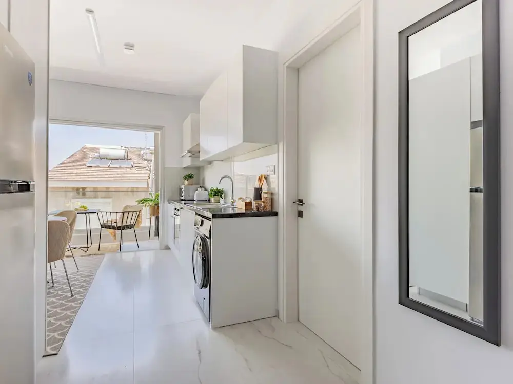 Лимассол: Sanders Cruise - Elegant Studio Apt With Balcony