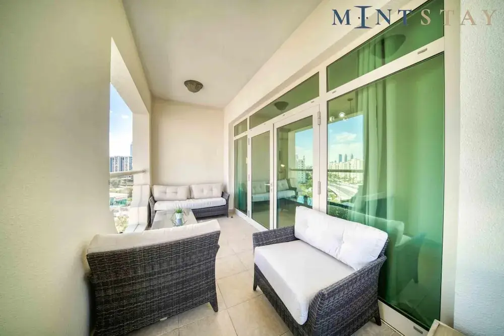Дубай: Chic Beachside 3BR Living at the Palm