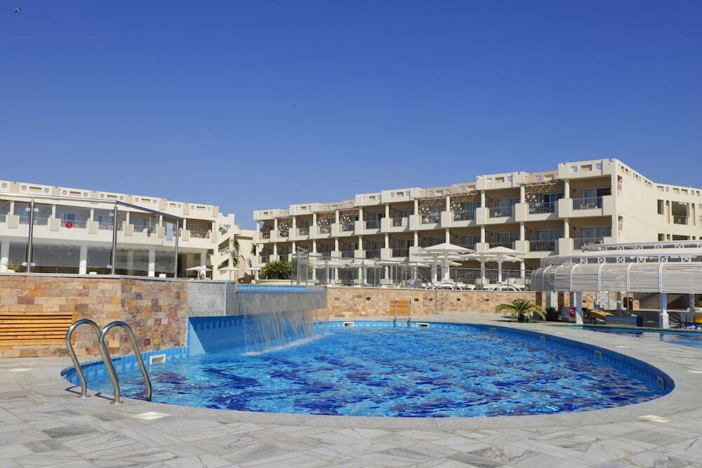 Sirena Beach Resort & Spa — фото 1
