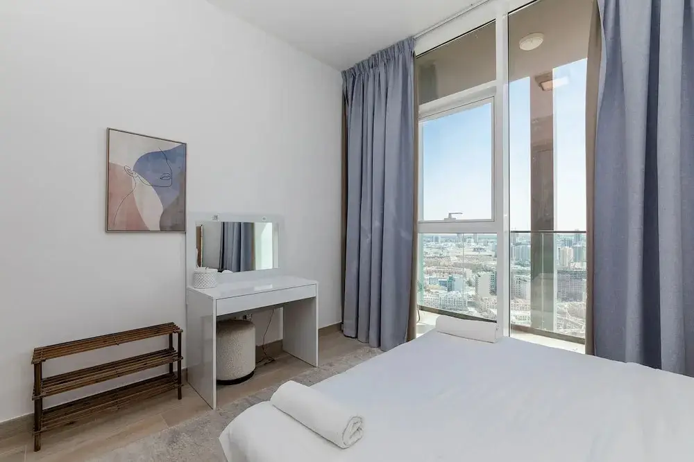 Дубай: Perfect 1BR in Bloom Tower, Dubai