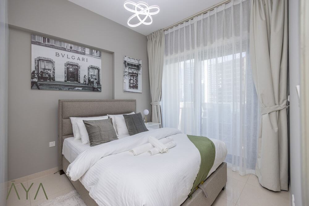 Дубай: Aya - Canal Skyline Suite/ One BR Haven at ZADA Tower