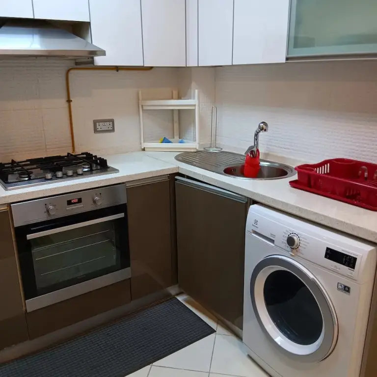 Дубай: Remarkable 2-bed Apartment in Dubai