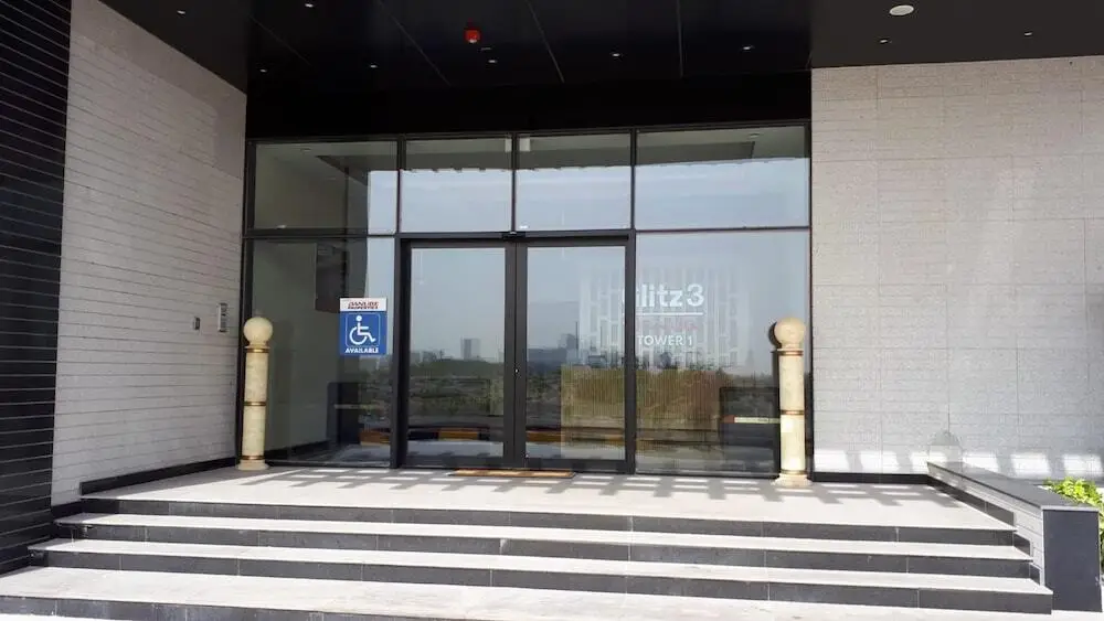 Дубай: Remarkable 2-bed Apartment in Dubai