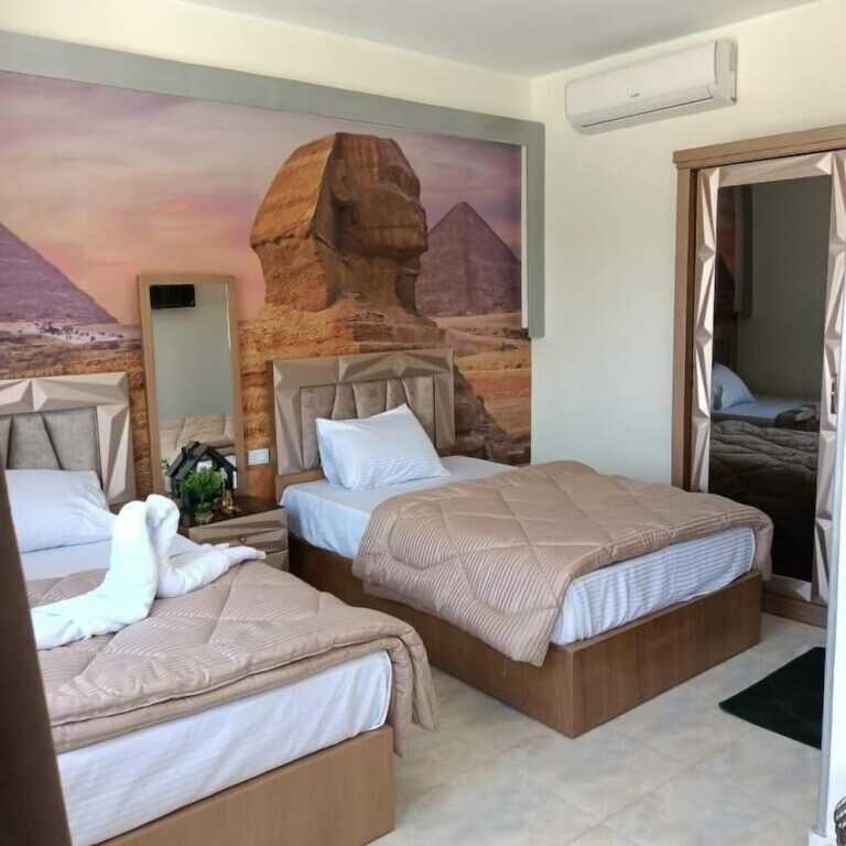 Гиза: Nefertiti Pyramids View