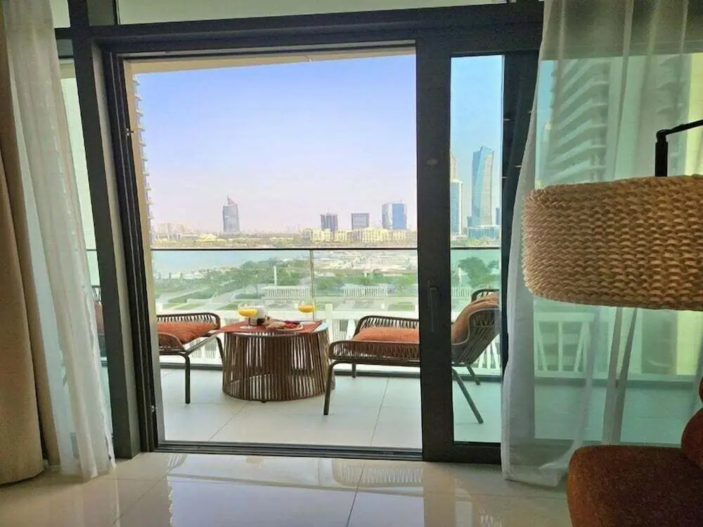 Дубай: Bliss 1BR Haven with Stunning Sea Views