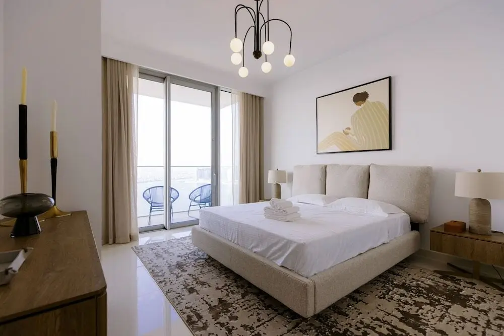 Дубай: Beachfront 2BD apartment with Palm View