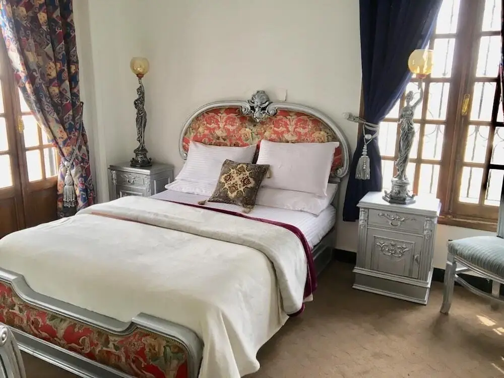 Каир: One Bedroom Apartment City Views Local to Airport