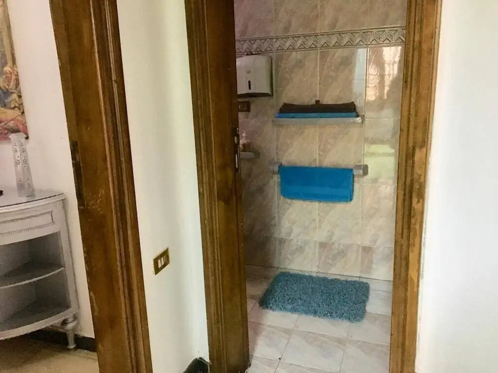 Каир: One Bedroom Apartment City Views Local to Airport