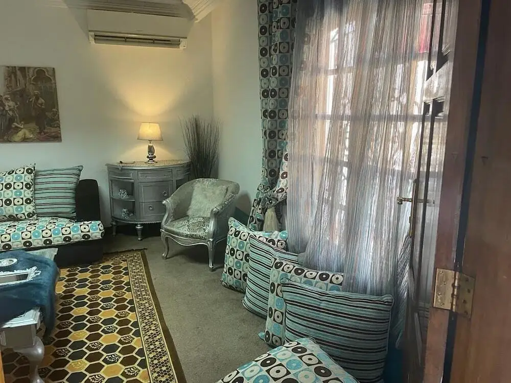 Каир: One Bedroom Apartment City Views Local to Airport